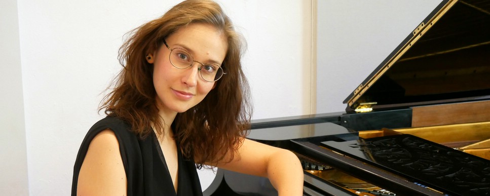 Klavier, Cembalo und Musiktheorie – Adrienn Illés Klavier, Cembalo und Musiktheorie – Adrienn Illés