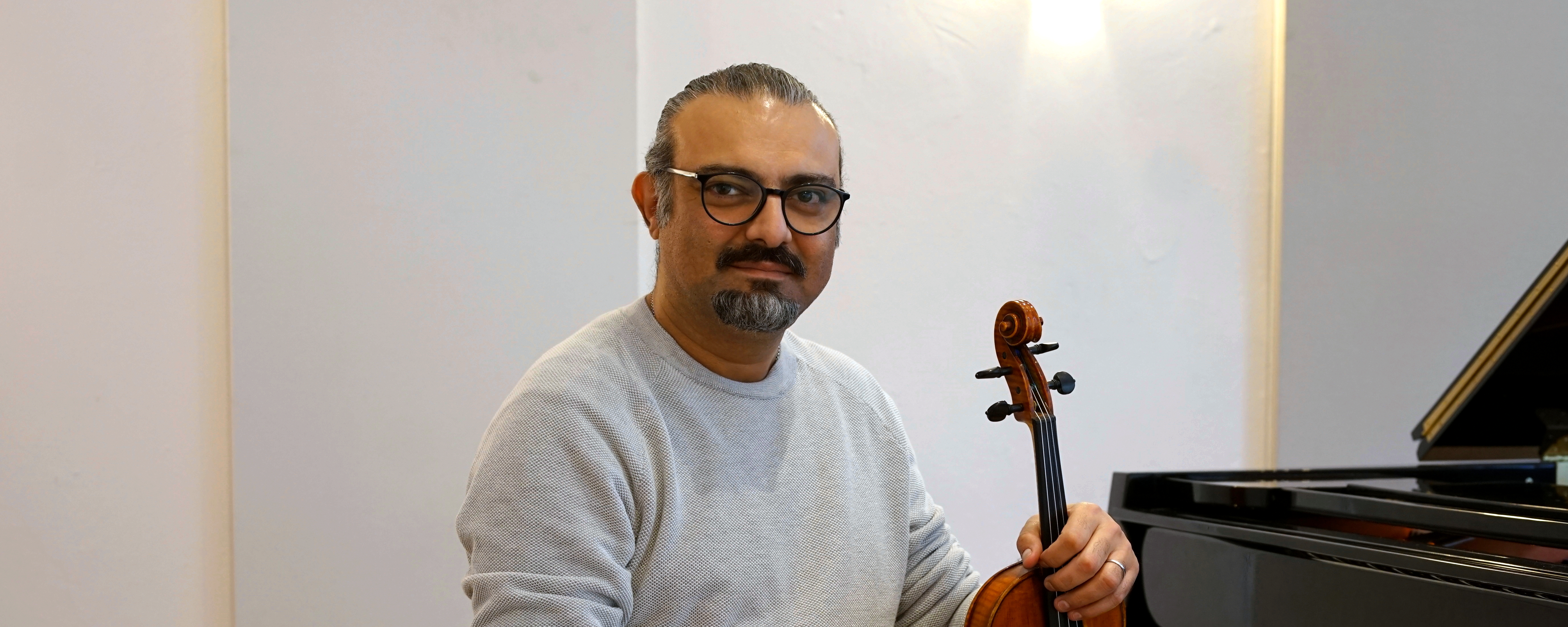 Violine, Klavier und Dirigieren – Bardia Kiaras